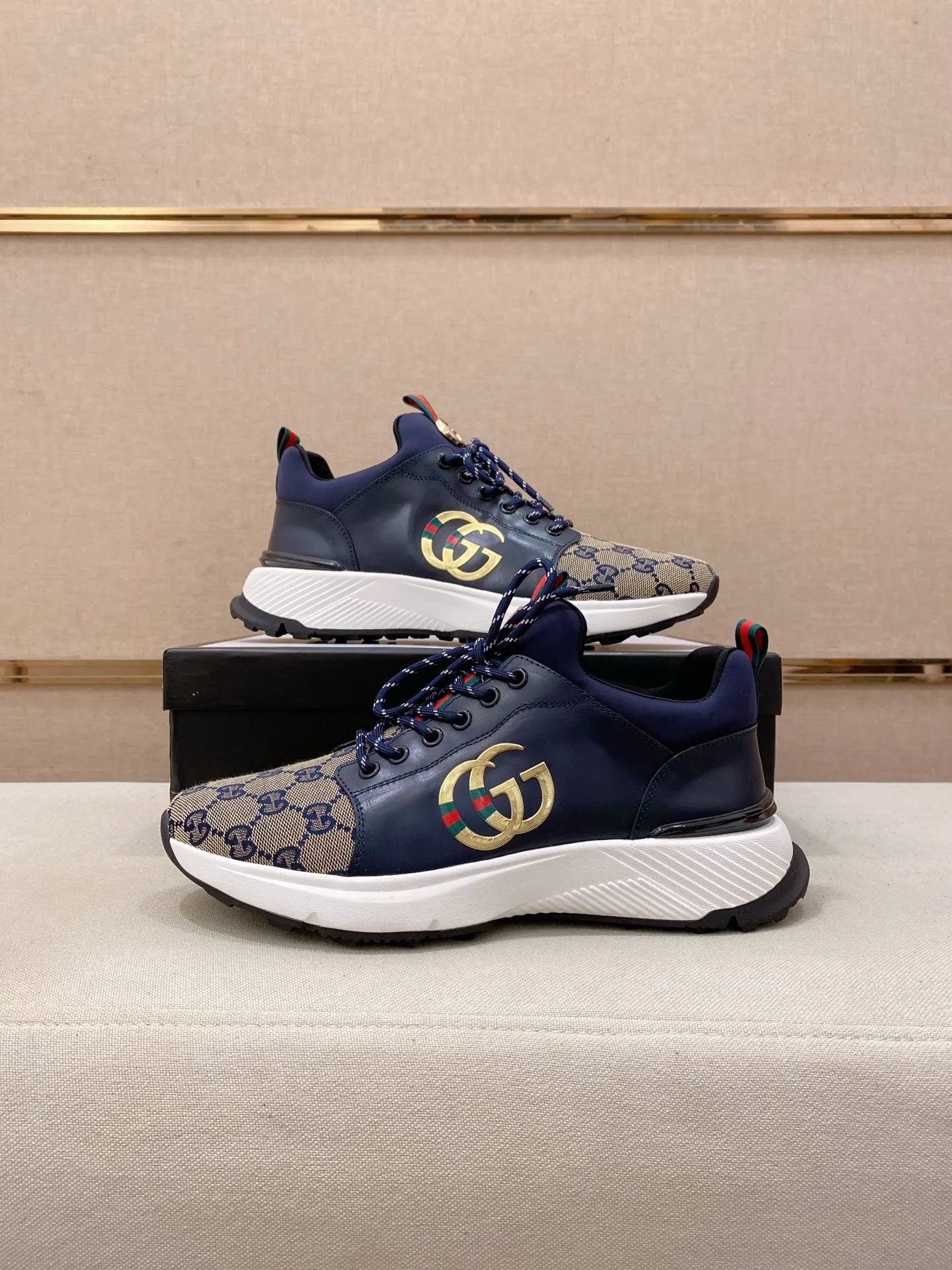 Men's clothing and shoes💰:462💰 (GUCCI) The latest model from the official website🎁🎁Casual and fashionable men's shoes👟, hot style💥The version is simple and elegant, exclusive for trendy men. The unique latest brand elements from the official website👑Original Gucci decoration, fashionable and generous, the fabric is original cowhide ✅Mesh breathable lining, the official website specifies wear-resistant casual outsole, the classic model is taken in kind at the counter🎬38-44 (can be customized for 45 non-refundable)